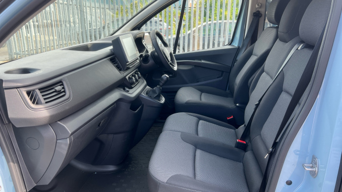 Renault Trafic Swb Diesel SL30 Blue dCi 130 Advance [Safety] Van - Image 13